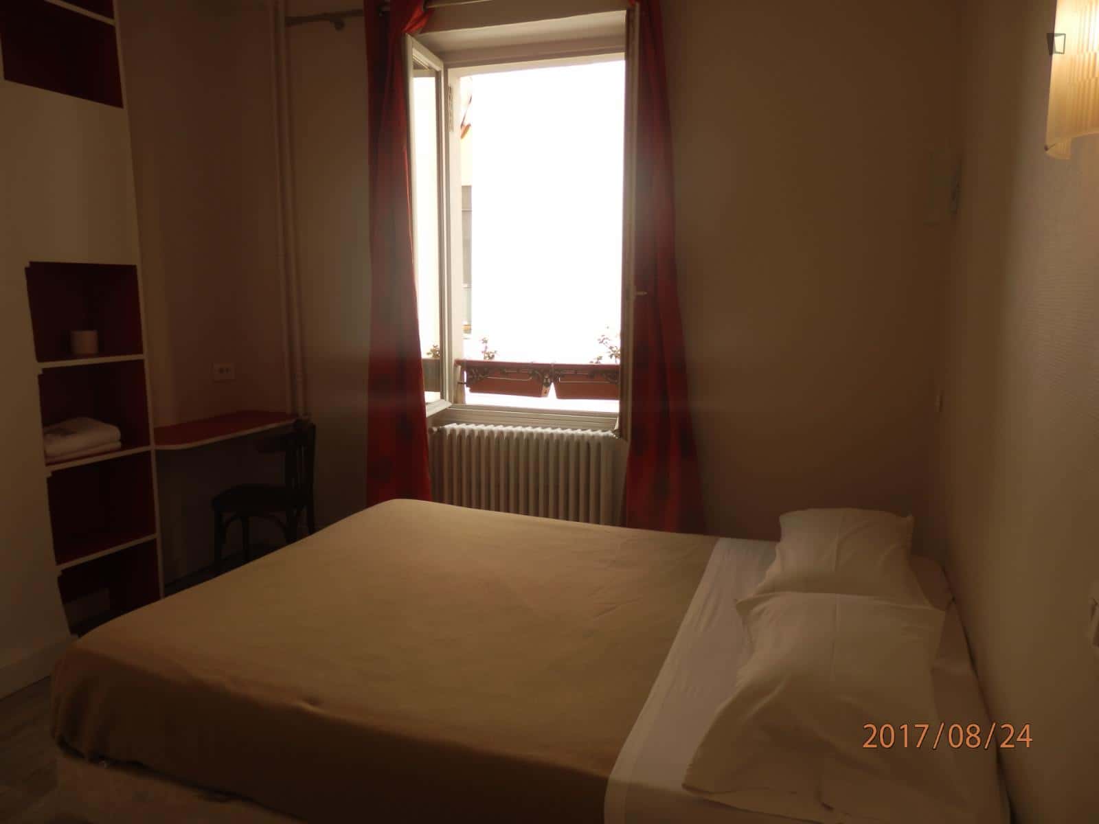  Chambre Dans Passage Kracher, Paris Avec 26 Chambres  -  Chambre dans Passage Kracher, Paris avec 26 chambres  - Gallery -  3