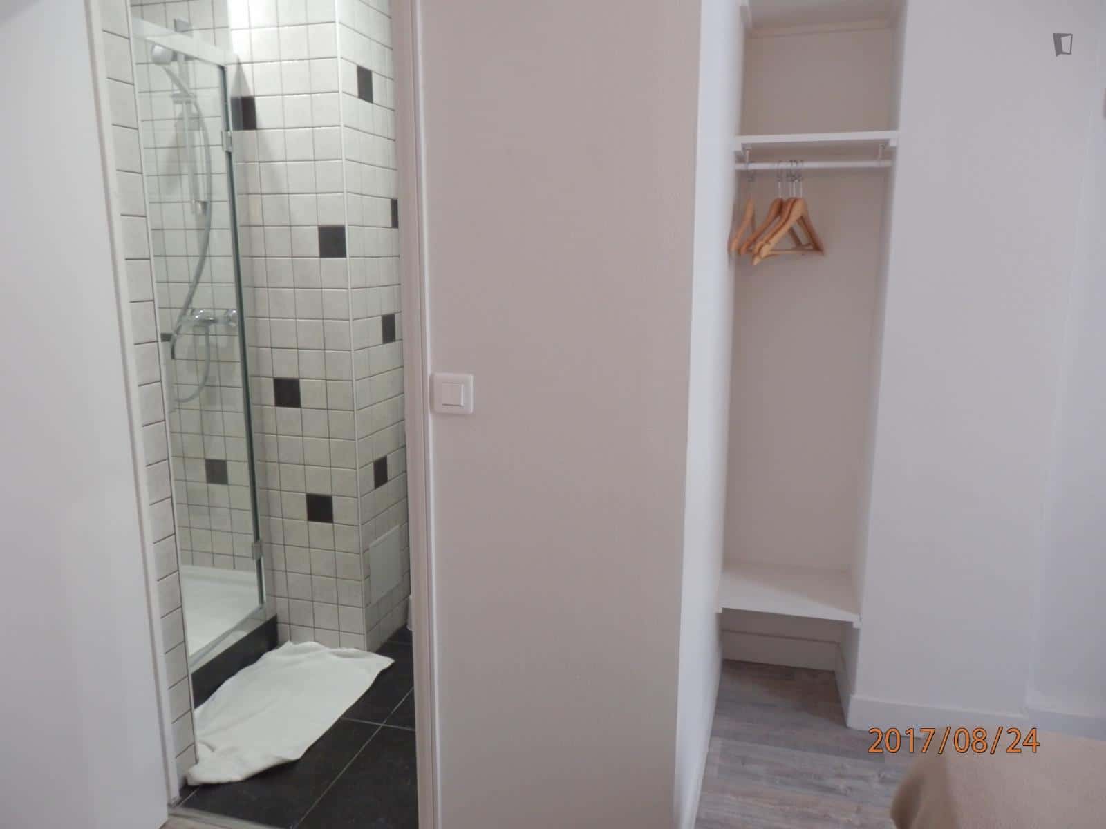  Chambre Dans Passage Kracher, Paris Avec 26 Chambres  -  Chambre dans Passage Kracher, Paris avec 26 chambres  - Gallery -  5