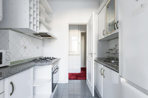 Cosy and pleasant modern double bedroom with window near IST/ Campo Pequeno