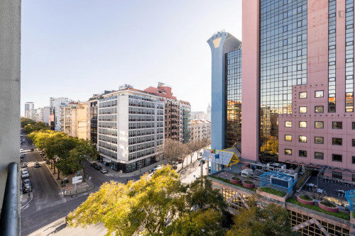 Cosy and pleasant modern double bedroom with window near IST/ Campo Pequeno