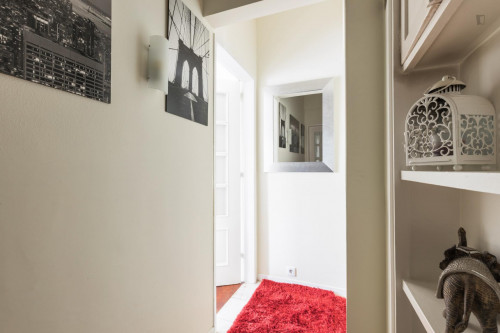 Cosy and pleasant modern double bedroom with window near IST/ Campo Pequeno