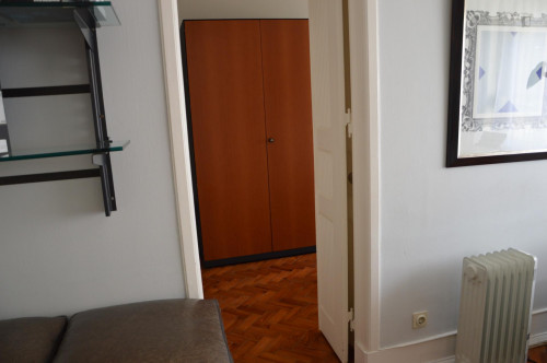 Single bedroom in 2-bedroom apartment