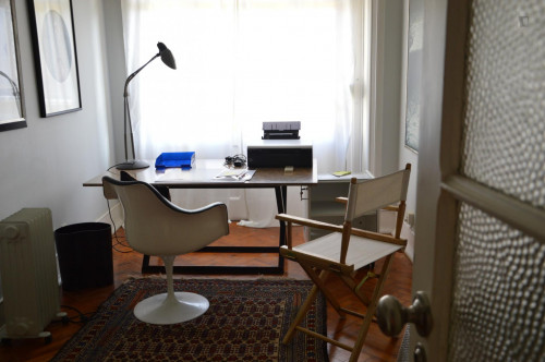 Single bedroom in 2-bedroom apartment