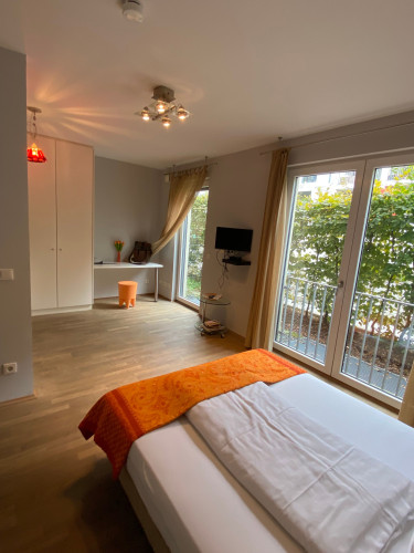 Modernes, voll möbliertes Studio im Düsseldorf-Pempelfort