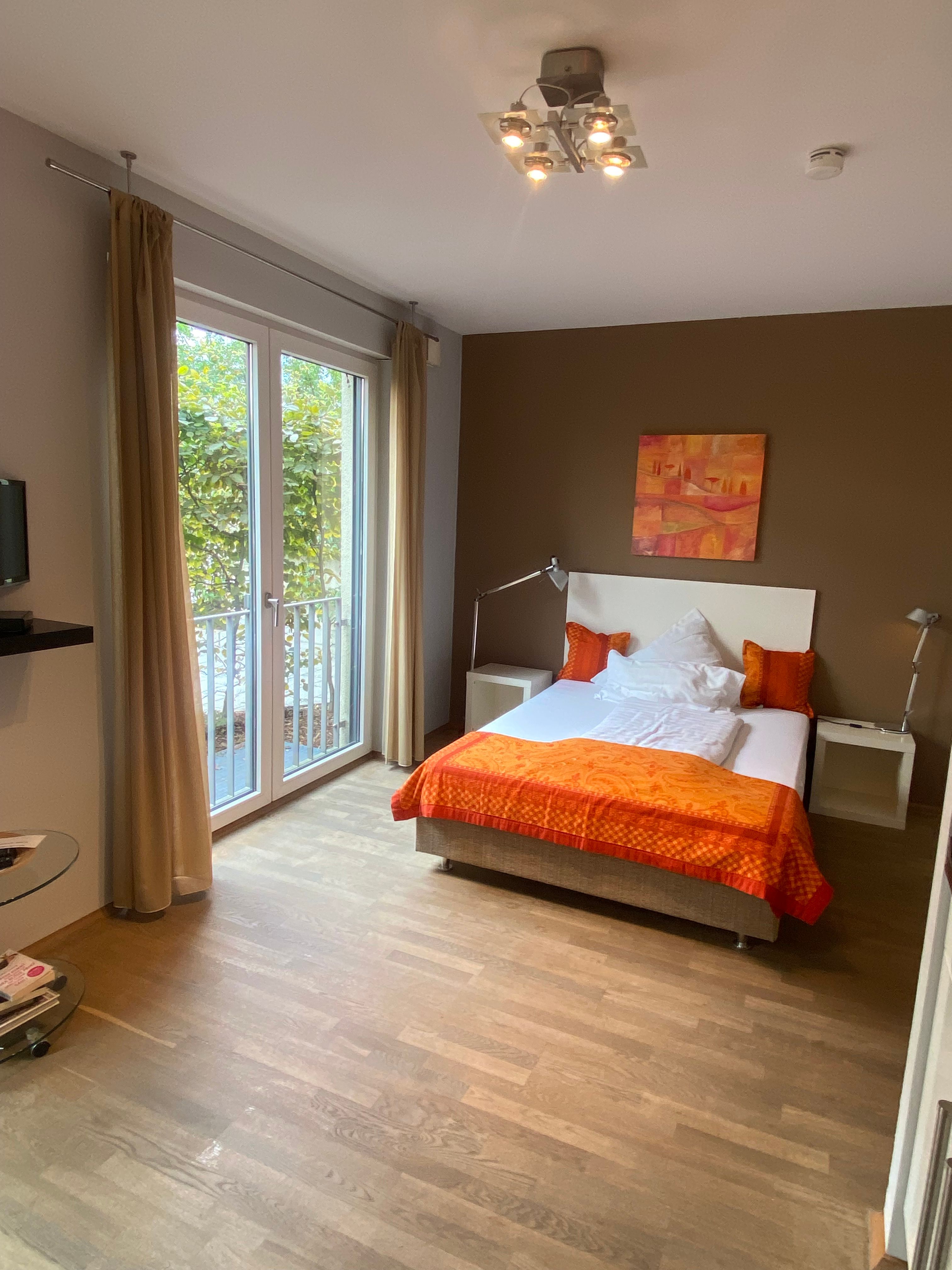  Modernes, Voll Möbliertes Studio Im Düsseldorf-Pempelfort  -  Modernes, voll möbliertes Studio im Düsseldorf-Pempelfort  - Gallery -  2