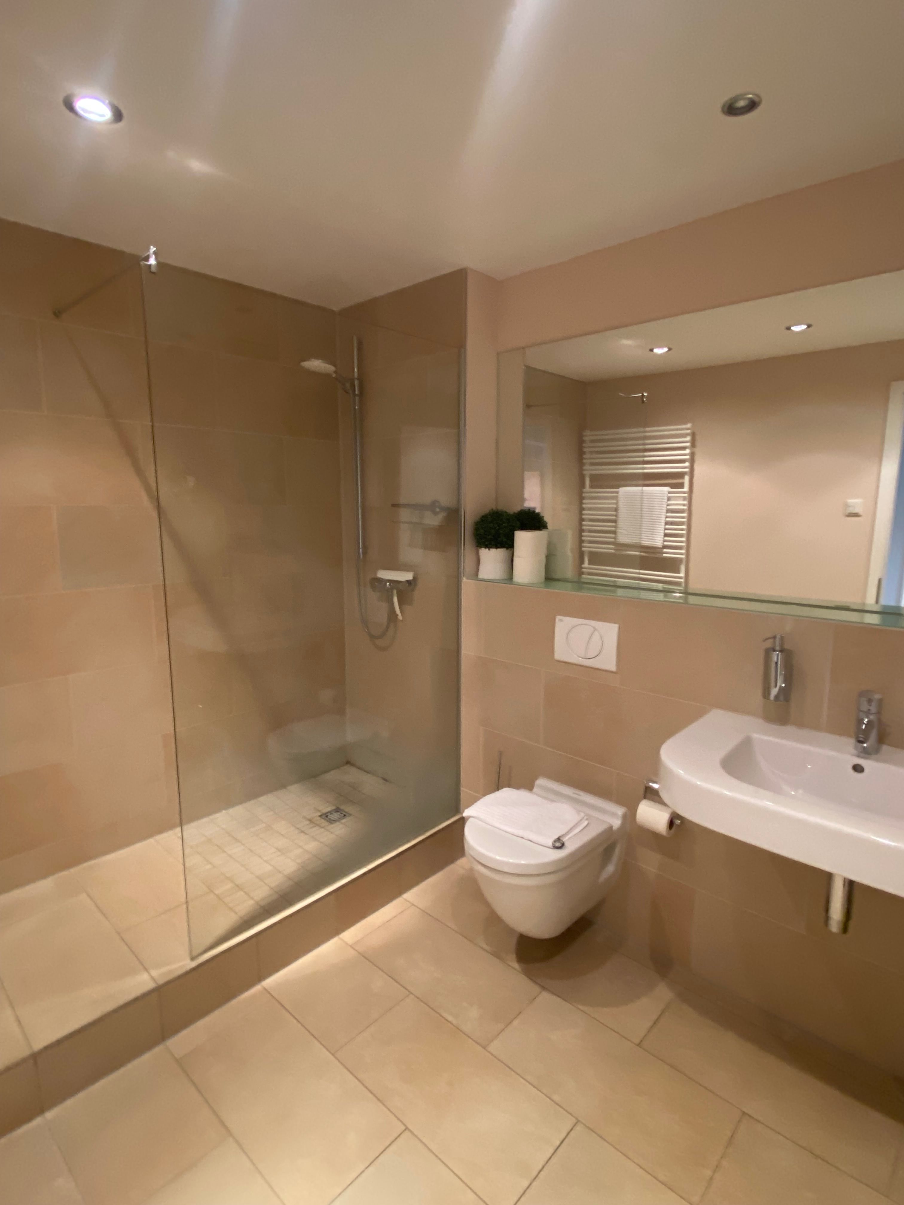  Modernes, Voll Möbliertes Studio Im Düsseldorf-Pempelfort  -  Modernes, voll möbliertes Studio im Düsseldorf-Pempelfort  - Gallery -  5