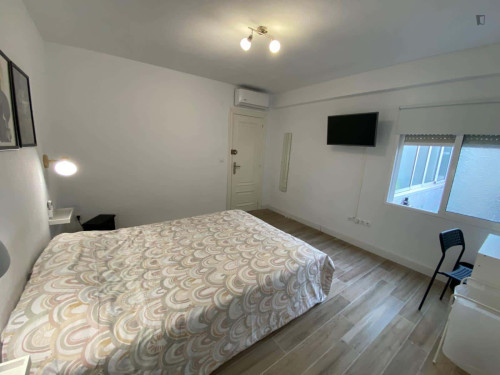 Room in Calle Alférez Díaz Sanchis, Alicante (Alacant) for 90 m² with 3 bedrooms - Gallery - 8