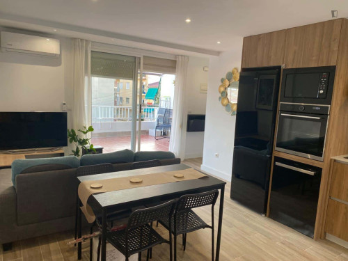 Room in Calle Alférez Díaz Sanchis, Alicante (Alacant) for 90 m² with 3 bedrooms
