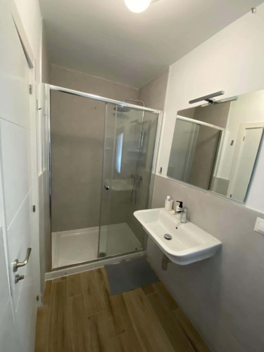 Room in Calle Alférez Díaz Sanchis, Alicante (Alacant) for 90 m² with 3 bedrooms
