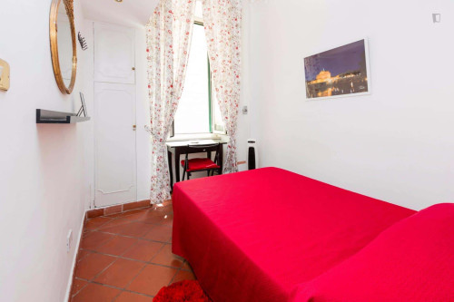 Room in Via Matteo Boiardo, Roma for 110 m² with 6 bedrooms