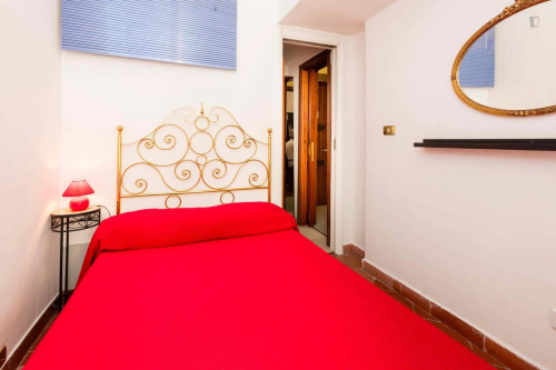 Room in Via Matteo Boiardo, Roma for 110 m² with 6 bedrooms