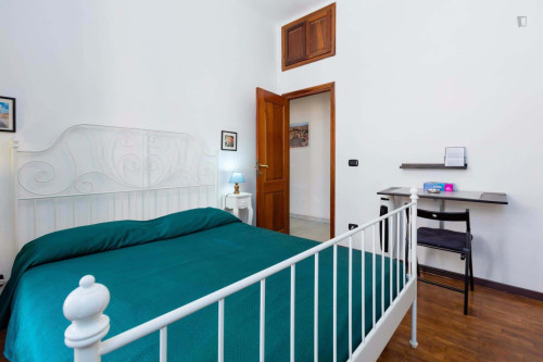 Room in Via Matteo Boiardo, Roma for 110 m² with 6 bedrooms