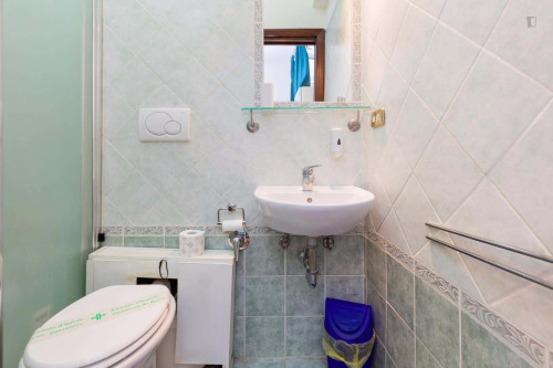 Room in Via Matteo Boiardo, Roma for 110 m² with 6 bedrooms