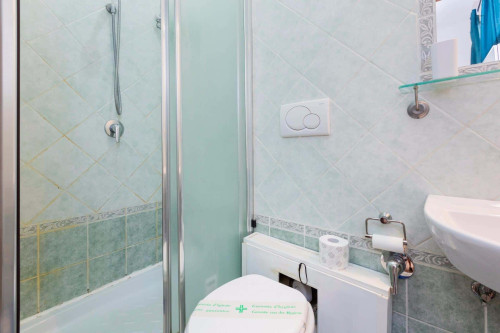 Room in Via Matteo Boiardo, Roma for 110 m² with 6 bedrooms