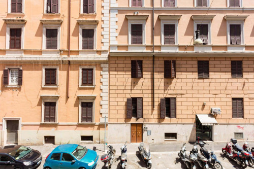 Room in Via Matteo Boiardo, Roma for 110 m² with 6 bedrooms