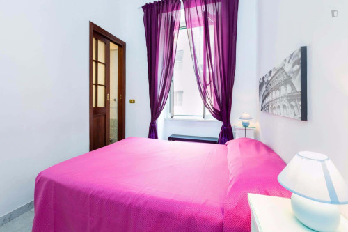 Room in Via Matteo Boiardo, Roma for 110 m² with 6 bedrooms