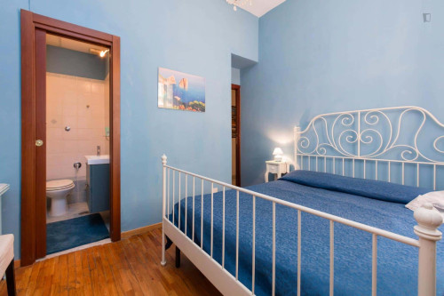 Room in Via Matteo Boiardo, Roma for 110 m² with 6 bedrooms