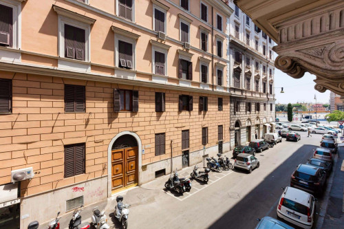 Room in Via Matteo Boiardo, Roma for 110 m² with 6 bedrooms