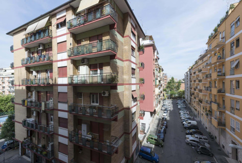 Room in Via Anghiari, Roma for 80 m² with 2 bedrooms