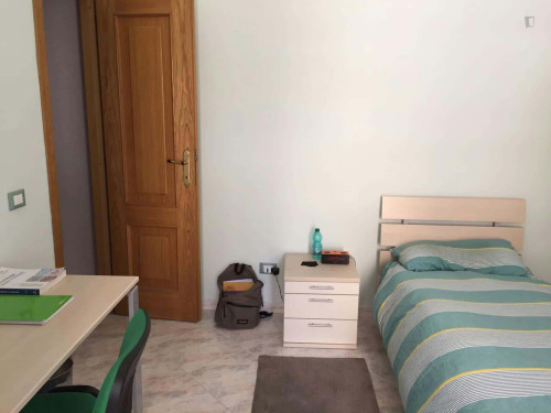 Room in Via Alessandro Bonci, Roma for 88 m² with 3 bedrooms