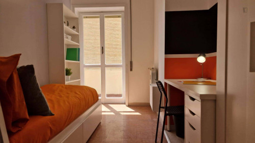 Room in Lungotevere di Pietra Papa, Roma for 156 m² with 6 bedrooms