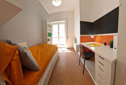 Room in Lungotevere di Pietra Papa, Roma for 156 m² with 6 bedrooms
