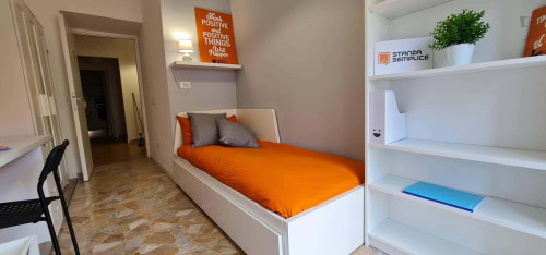 Room in Lungotevere di Pietra Papa, Roma for 157 m² with 6 bedrooms