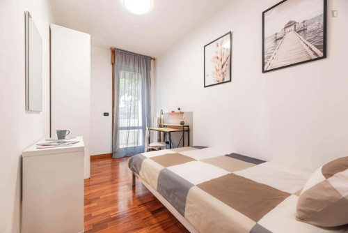 Room in Via Valsanzibio, Padova for 65 m² with 4 bedrooms