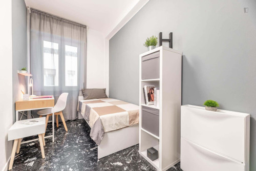 Room in Via Ognissanti, Padova for 120 m² with 8 bedrooms