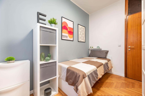 Room in Via Ognissanti, Padova for 120 m² with 8 bedrooms