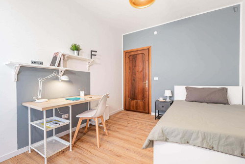 Room in Via Paolo Paruta, Padova for 120 m² with 6 bedrooms