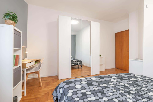 Room in Via Ognissanti, Padova for 120 m² with 8 bedrooms