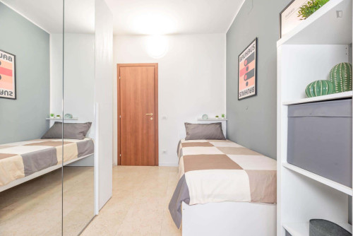 Room in Via Ognissanti, Padova for 120 m² with 8 bedrooms