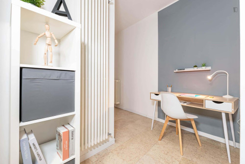 Room in Via Ognissanti, Padova for 120 m² with 8 bedrooms