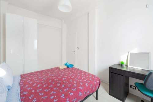 Room in Via Pietralata, Bologna for 58 m² with 2 bedrooms