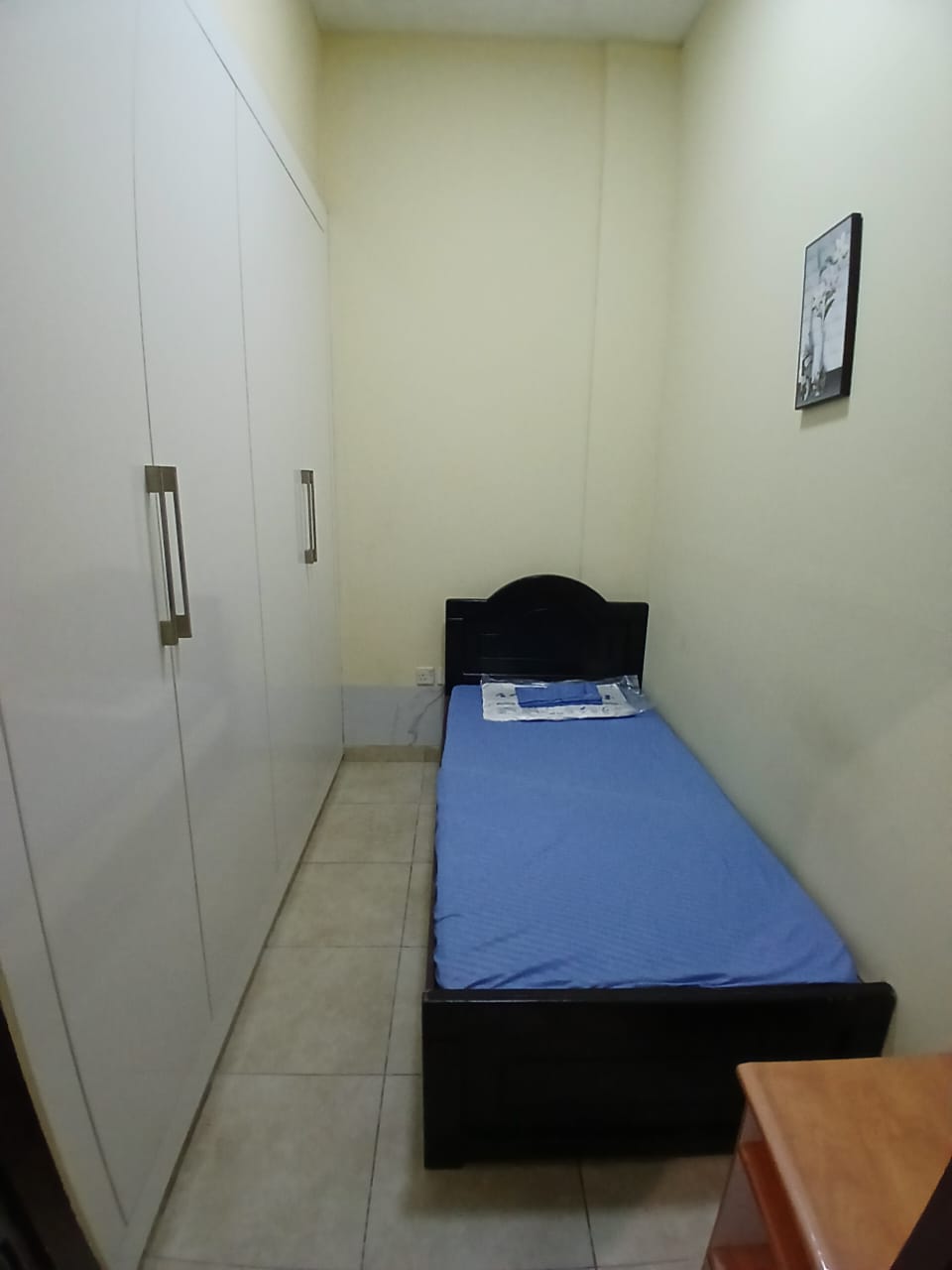  STANDARD PARTITION WITH WALL- SIZE WORDROBE  -  Capitol Tower  - Gallery -  1