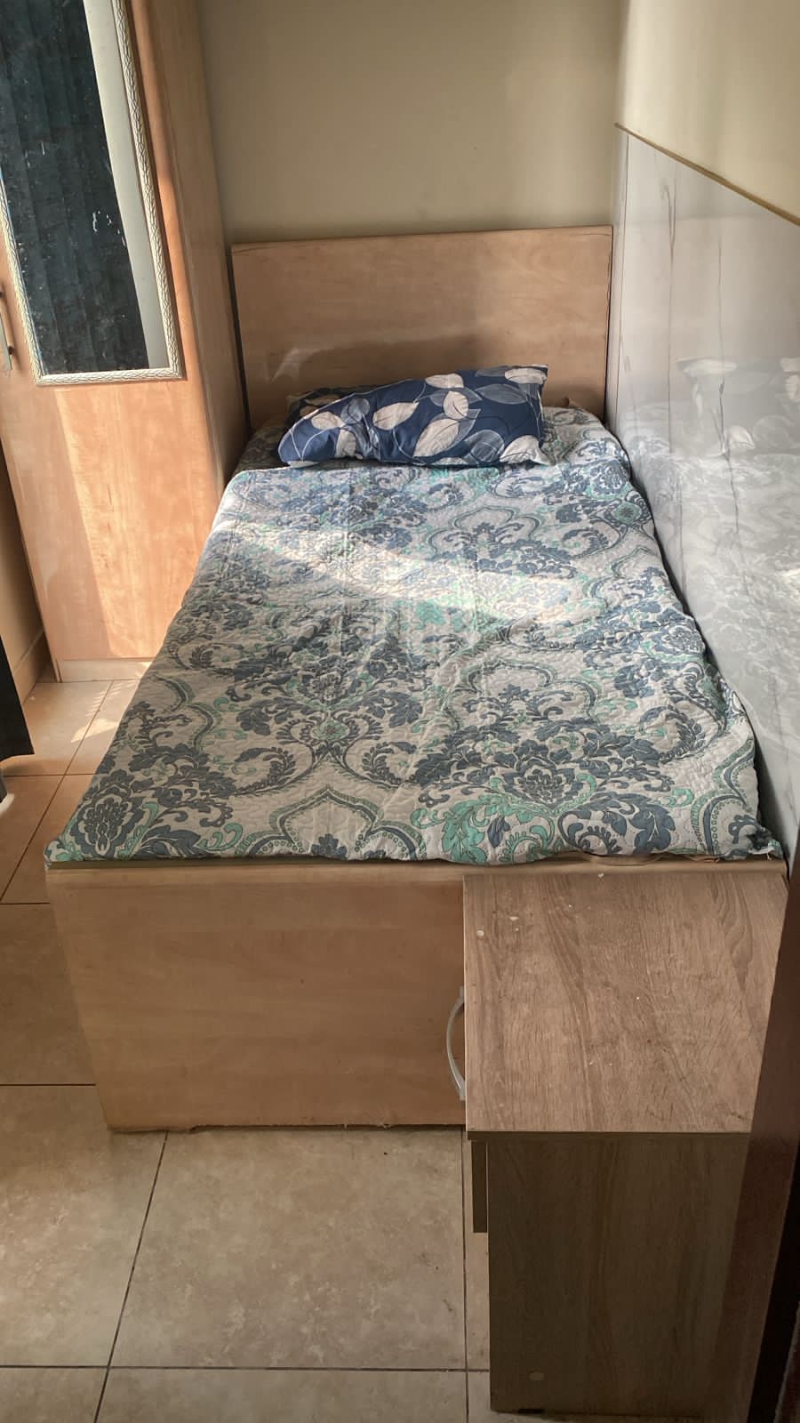  STANDARD PARTITION WITH BALCONY VIEW  -  Capitol Tower  - Gallery -  5