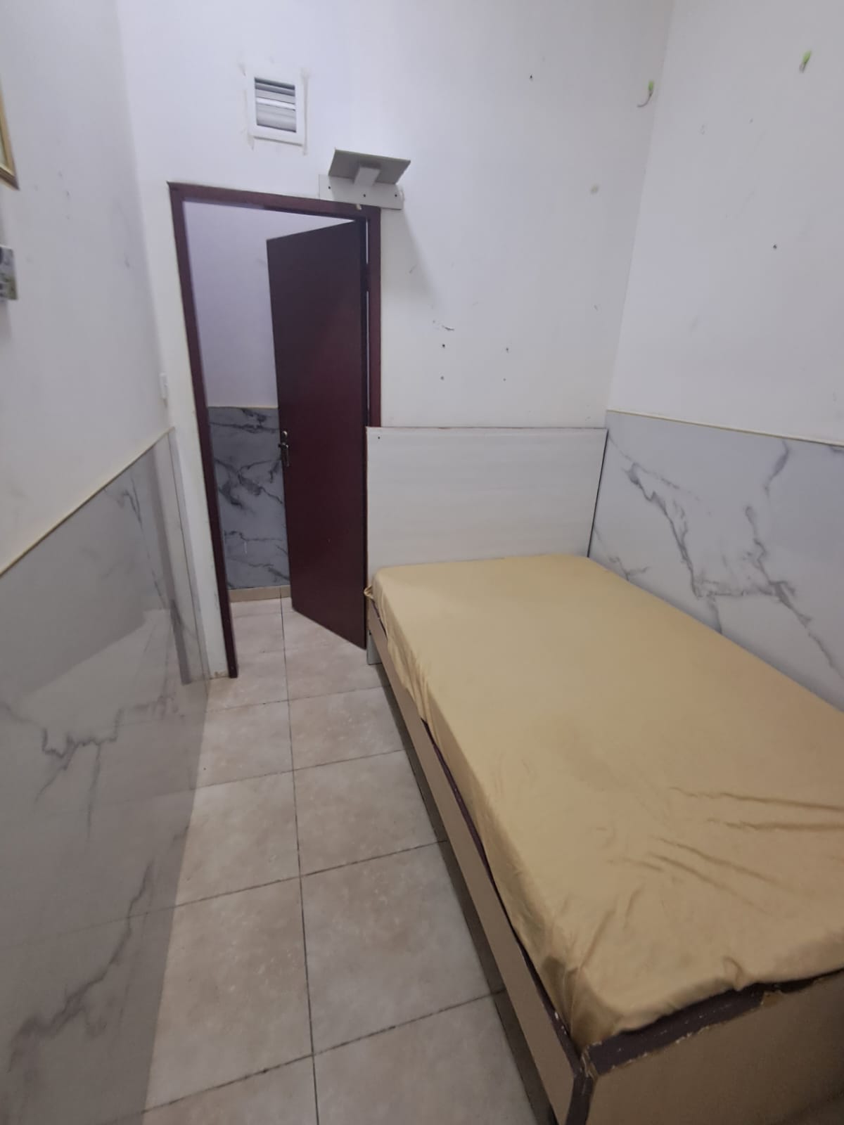  STANDARD PARTITION WITH WINDOW - 2  -  Capitol Tower  - Gallery -  4