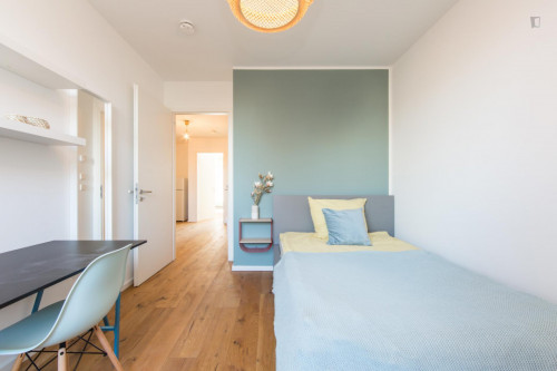 Double bedroom, with balcony, in 4-bedroom apartment