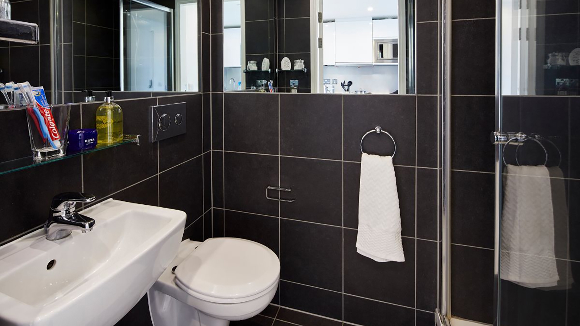  Flat/Room: 306  -  Studio apartment-Tower Bridge  - Gallery -  2