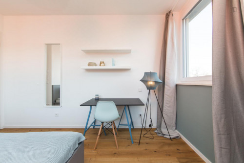 Double bedroom in 4-bedroom apartment