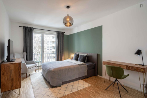 Ample double bedroom in the Moabit area