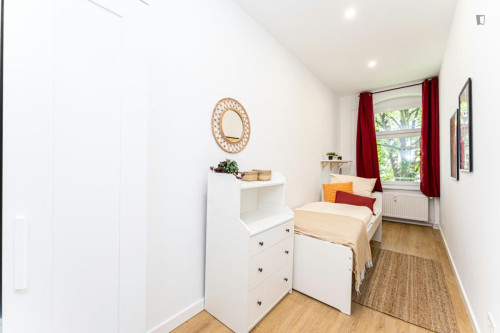Bright single bedroom in residential Oberschöneweide