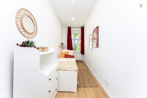 Bright single bedroom in residential Oberschöneweide