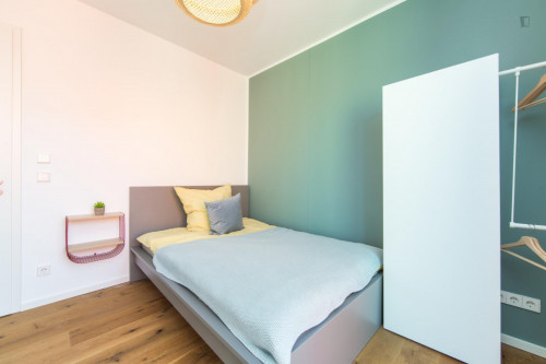 Double bedroom in 4-bedroom apartment