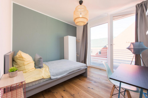 Double bedroom in 4-bedroom apartment