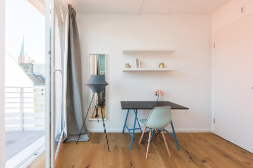 Double bedroom in 4-bedroom apartment