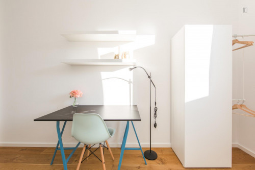 Single bedroom, with balcony, in 4-bedroom apartment