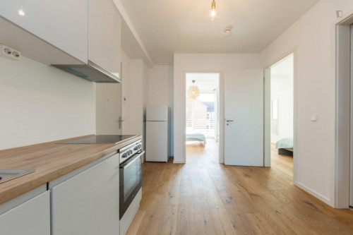 Single bedroom, with balcony, in 4-bedroom apartment