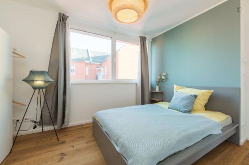 Double bedroom in 4-bedroom apartment